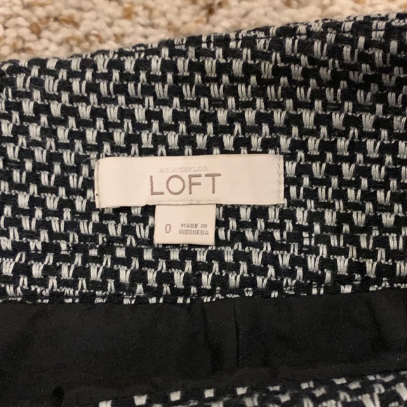 Gently used Ladies Ann Taylor Wool Skirt - Picture 3 of 7